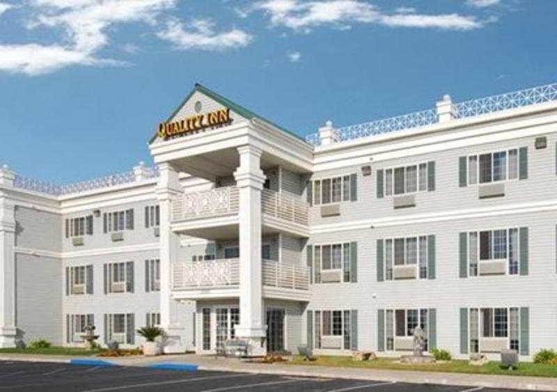 Quality Inn & Suites Tulare Kültér fotó