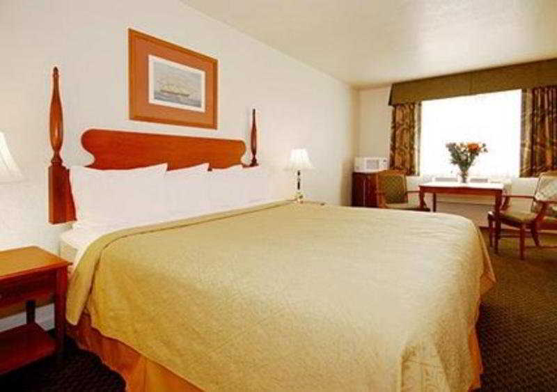 Quality Inn & Suites Tulare Kültér fotó